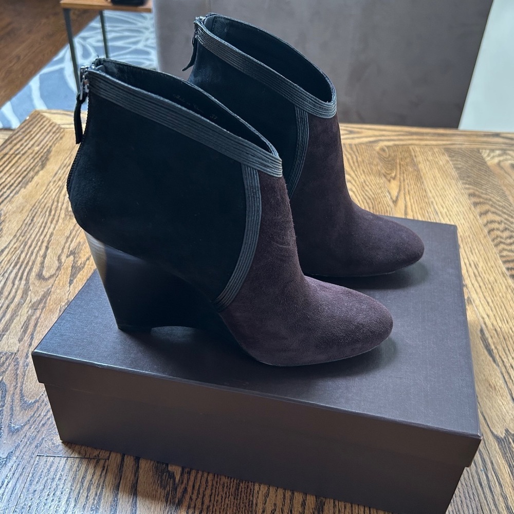 Elie Tahari Charlize Black Espresso Suede Wedge Ankle Booties 37 (6.5US)